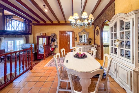 Casa adosada en venta en Segorbe, Castellón, España 5 dormitorios, 426 m2 No. 149696 - foto 9