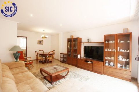 Kamienica w Meliana, Valencia, Hiszpania 3 sypialnie, 450 mkw. nr 149695 – zdjęcie 2