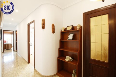 Kamienica w Meliana, Valencia, Hiszpania 3 sypialnie, 450 mkw. nr 149695 – zdjęcie 12