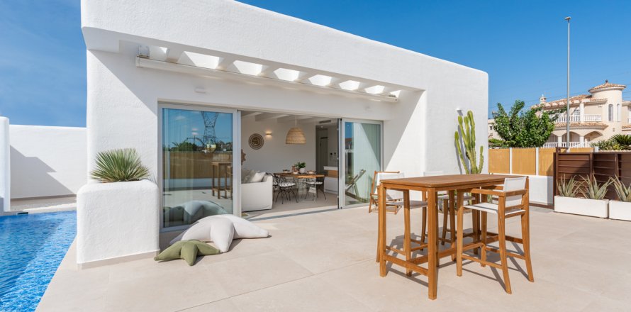 Villa à Los Alcazares, Murcia, Espagne 3 chambres, 115 m2 No. 151181