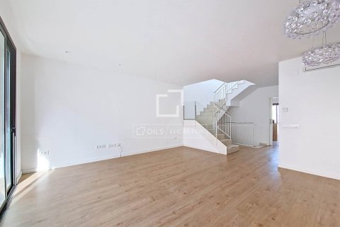 Huvila vuokrattavana Vilanova i la Geltru, Barcelona, Espanja, 4 makuuhuonetta, 220 m2 No. 151015 - kuva 4