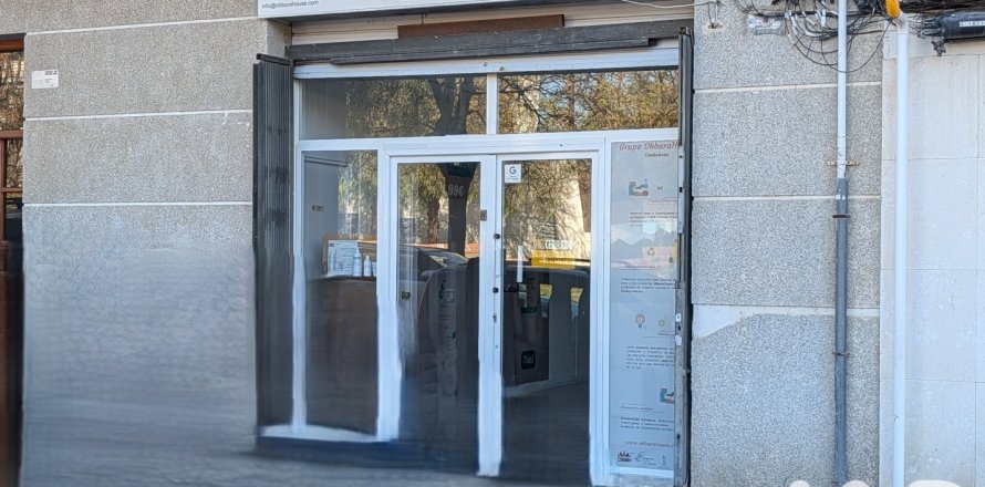 Proprietà commerciale a Vilanova i la Geltru, Barcelona, Spagna 6 camere da letto, 139 mq. N° 185220