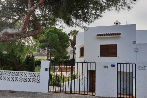 Villa for sale Alicante, Spain 3 bedrooms,  No. 115610 - photo 1