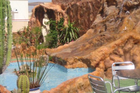 Apartamento en venta Torrevieja, Alicante, España 5 dormitorios,  No. 115602 - foto 18