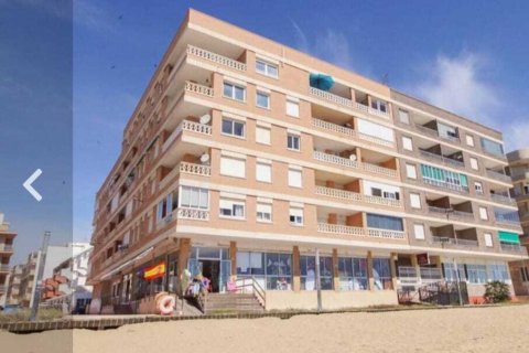 Apartamento en venta Torrevieja, Alicante, España 5 dormitorios,  No. 115602 - foto 9