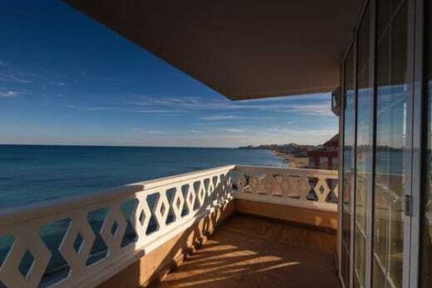 Apartamento en venta Torrevieja, Alicante, España 5 dormitorios,  No. 115602 - foto 14