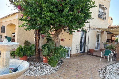 Villa à vendre à Torrevieja, Alicante, Espagne, 4 chambres, 250 m2 No. 165580 - photo 3