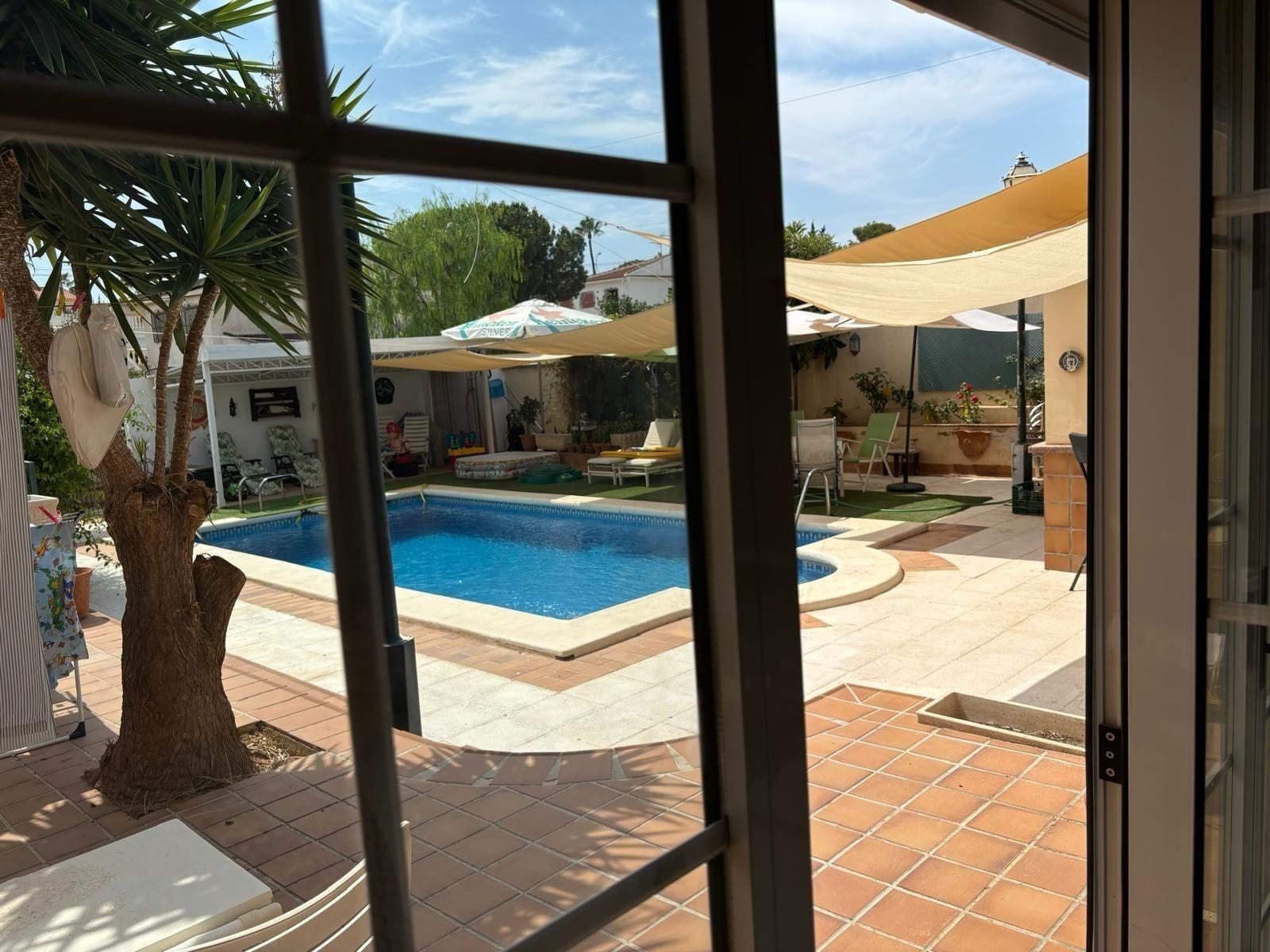 Villa à Torrevieja, Alicante, Espagne 4 chambres, 250 m2 No. 165580