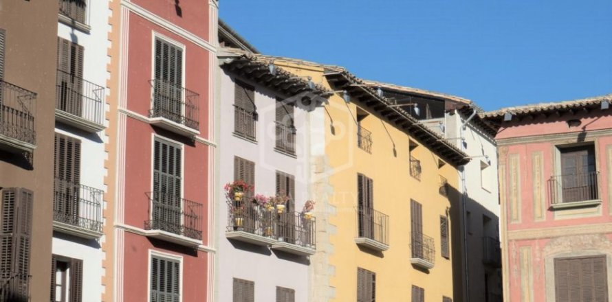 Commercial property Barcelona, Spain 19 bedrooms, 1058 sq.m. No. 111016