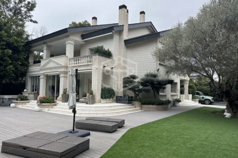Villa for sale Castelldefels, Barcelona, Spain 7 bedrooms, 642 sq.m. No. 111015 - photo 1