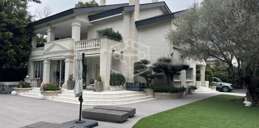 Villa Castelldefels, Barcelona, Spain 7 bedrooms, 642 sq.m. No. 111015