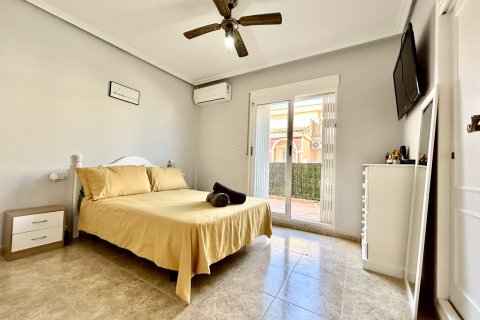Villetta a schiera in vendita a La Zenia, Alicante, Spagna 3 camere da letto, 86 mq. N° 195691 - foto 12