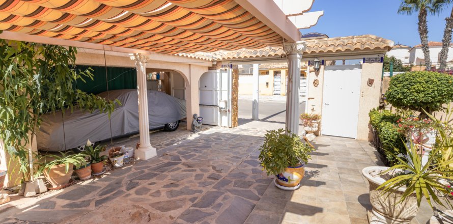 Villa a Alicante, Spagna 4 camere da letto, 180 mq. N° 195693