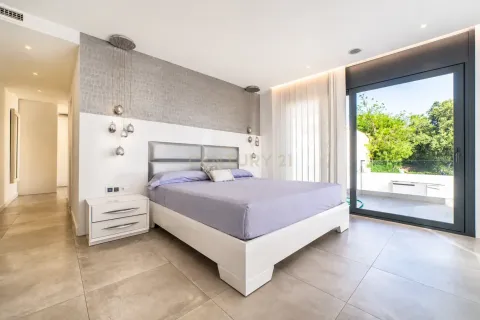 Продажа дома в Санта-Колома-де-Граменет, Барселона, Испания 5 спален, 694м2 №168506 - фото 15
