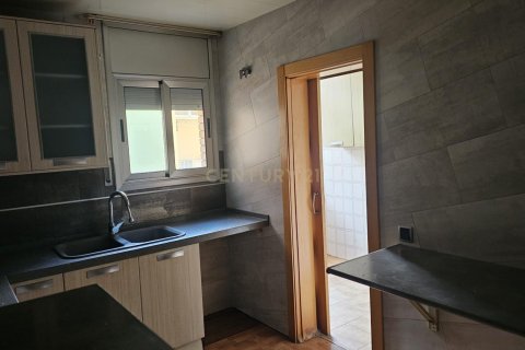 Apartment for sale in Montcada i Reixac, Barcelona, Spain 3 bedrooms, 113 sq.m. No. 168510 - photo 8