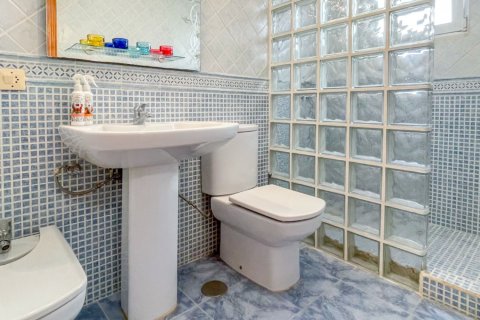 Townhouse for sale in Alicante, Spain 3 bedrooms, 68 sq.m. No. 190109 - photo 17
