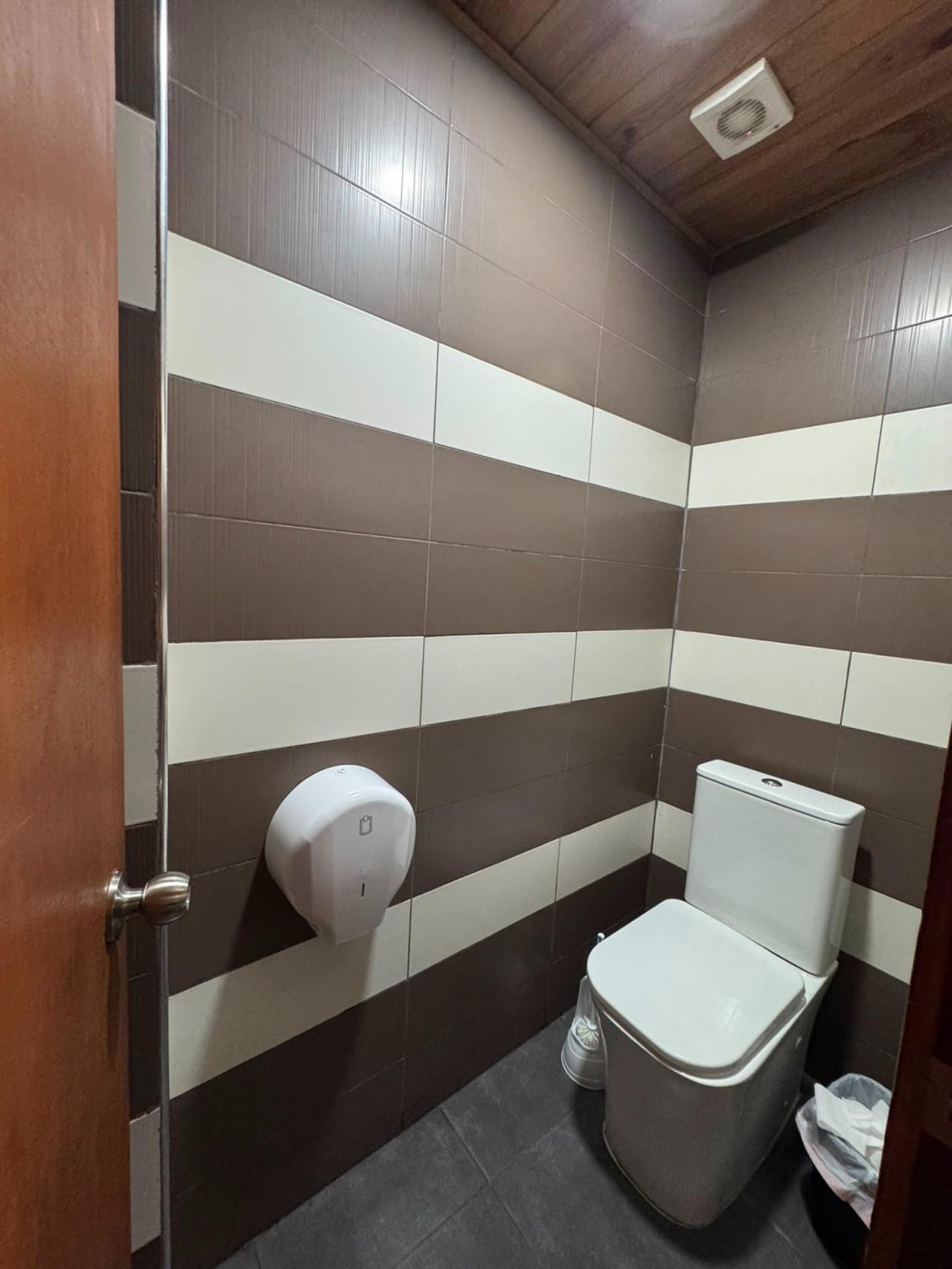 Gewerbeimmobilien in Torrevieja, Alicante, Spanien 145 m2 Nr. 179301