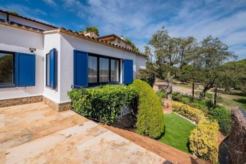 Продажа дома в Калелья-де-Палафружель, Герона, Испания 5 спален, №141325 - фото 2