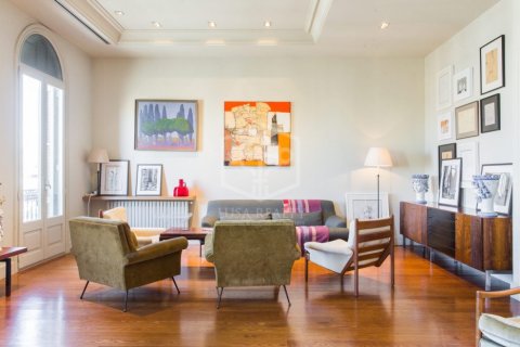 Apartment for sale in Barcelona, Spain 4 bedrooms, 210 sq.m. No. 173814 - photo 4