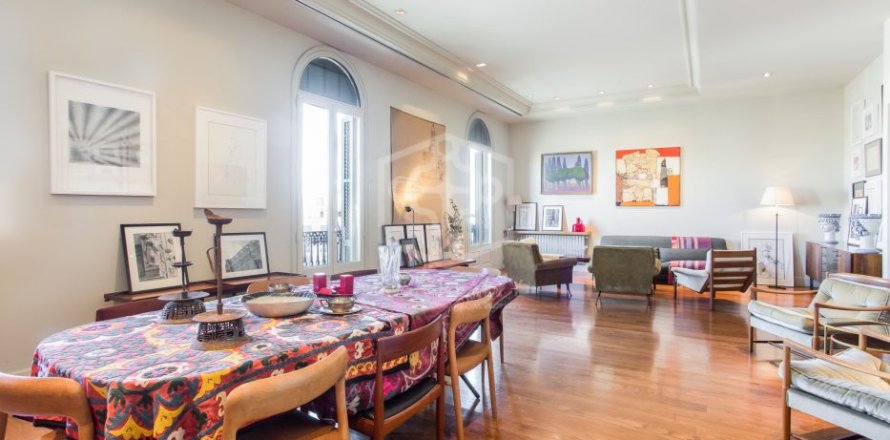 Apartment in Barcelona, Spain 4 bedrooms, 210 sq.m. No. 173814