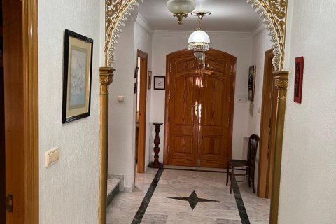 Продажа дома в Пинос-Пуэнте, Гранада, Испания 4 спальни, 316м2 №187926 - фото 2