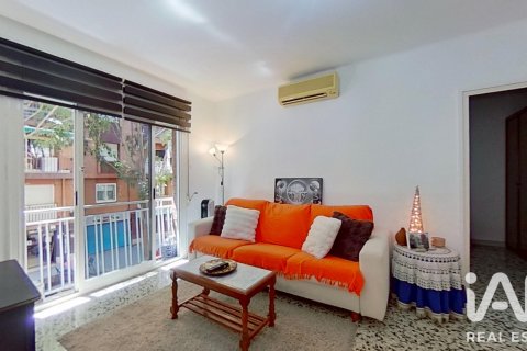 Продажа квартиры в Виладеканс, Барселона, Испания 4 спальни, 87м2 №187925 - фото 5