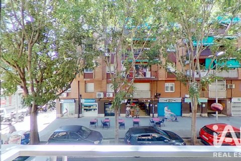 Продажа квартиры в Виладеканс, Барселона, Испания 4 спальни, 87м2 №187925 - фото 6