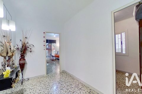 Продажа квартиры в Виладеканс, Барселона, Испания 4 спальни, 87м2 №187925 - фото 2