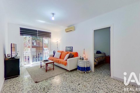 Продажа квартиры в Виладеканс, Барселона, Испания 4 спальни, 87м2 №187925 - фото 1