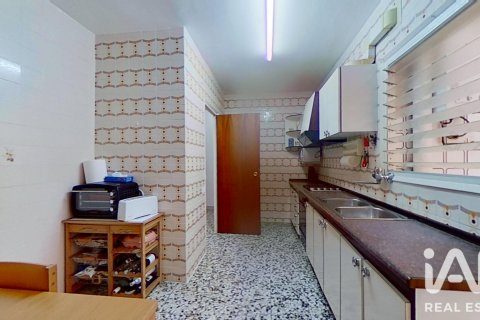 Продажа квартиры в Виладеканс, Барселона, Испания 4 спальни, 87м2 №187925 - фото 19