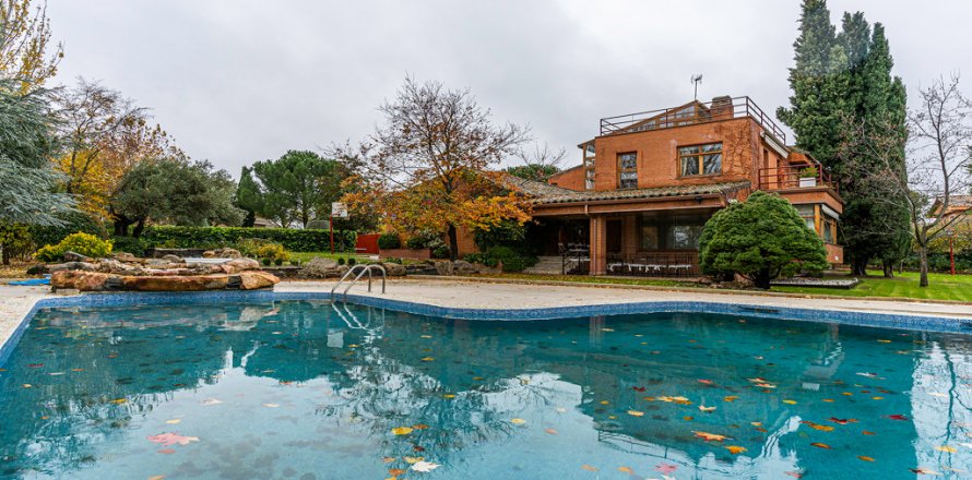 Villa Las Rozas de Madrid, Madrid, Spagna 5 camere da letto, 720 mq. N° 107116