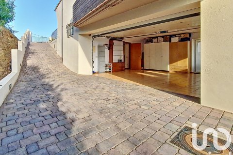 Продажа дома в Ла Бисбаль Д'Эмпорда, Герона, Испания 3 спальни, 269м2 №153195 - фото 15