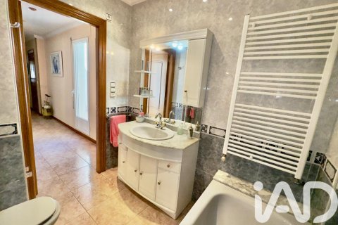 Dom w Vinaros, Castellon, Hiszpania 4 sypialnie, 283 mkw. nr 152640 – zdjęcie 24