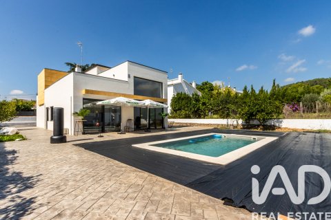 Дом в Сентменат, Барселона, Испания 3 спальни, 214.9м2 №152641