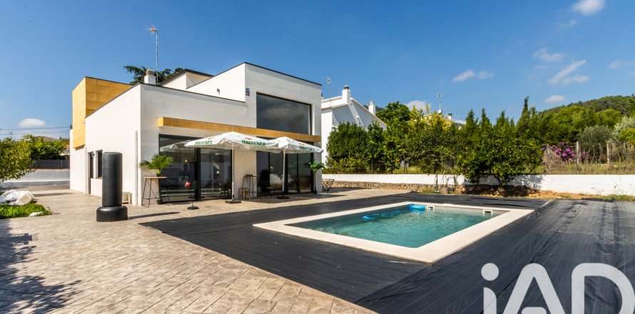 Māja Sentmenat, Barcelona, Spānijā 3 istabas, 214.9 m2 Nr. 152641