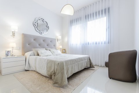 Huvila myytävänä San Miguel de Salinas, Alicante, Espanja, 4 makuuhuonetta, 135 m2 No. 163697 - kuva 11