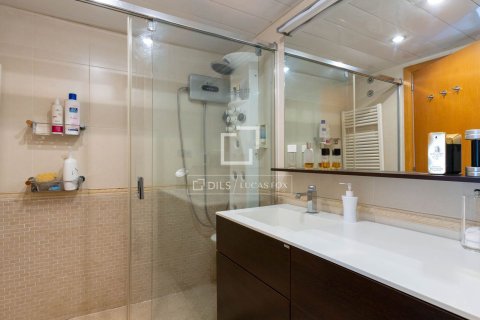 Villa for sale in Cabrils, Barcelona, Spain 5 bedrooms, 271 sq.m. No. 150432 - photo 17