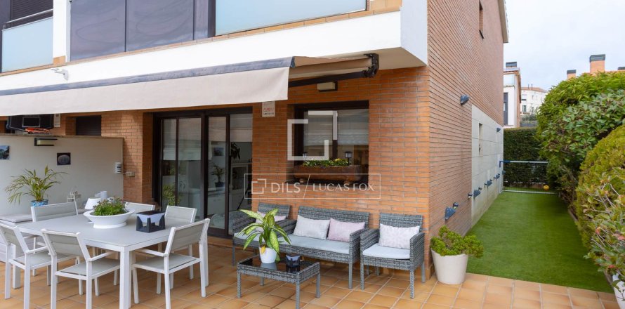 Villa in Cabrils, Barcelona, Spain 5 bedrooms, 271 sq.m. No. 150432