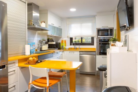 Villa for sale in Cabrils, Barcelona, Spain 5 bedrooms, 271 sq.m. No. 150432 - photo 13