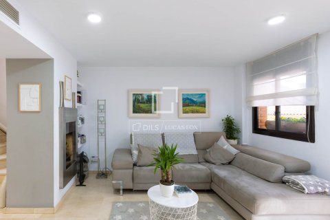 Villa for sale in Cabrils, Barcelona, Spain 5 bedrooms, 271 sq.m. No. 150432 - photo 9