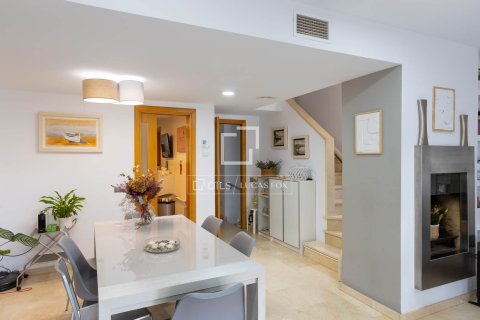 Villa for sale in Cabrils, Barcelona, Spain 5 bedrooms, 271 sq.m. No. 150432 - photo 8