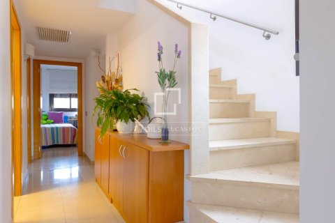 Villa for sale in Cabrils, Barcelona, Spain 5 bedrooms, 271 sq.m. No. 150432 - photo 28