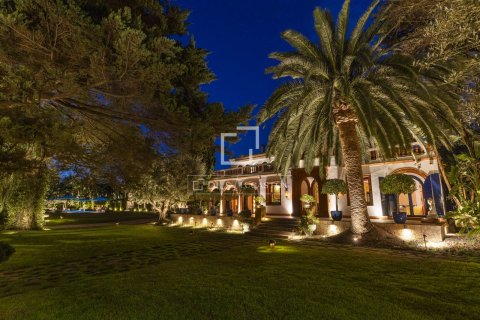 Villa for sale in Sitges, Barcelona, Spain 8 bedrooms, 1200 sq.m. No. 150426 - photo 14