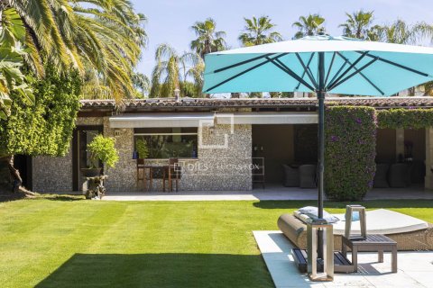 Villa for sale in Sitges, Barcelona, Spain 8 bedrooms, 1200 sq.m. No. 150426 - photo 23