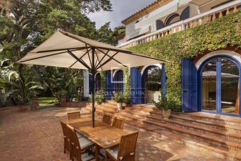 Villa for sale in Sitges, Barcelona, Spain 8 bedrooms, 1200 sq.m. No. 150426 - photo 4