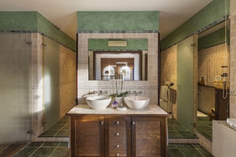 Villa for sale in Sitges, Barcelona, Spain 8 bedrooms, 1200 sq.m. No. 150426 - photo 11