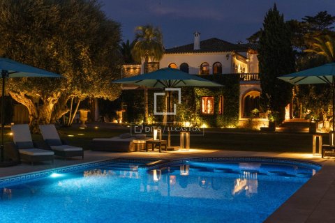 Villa for sale in Sitges, Barcelona, Spain 8 bedrooms, 1200 sq.m. No. 150426 - photo 2