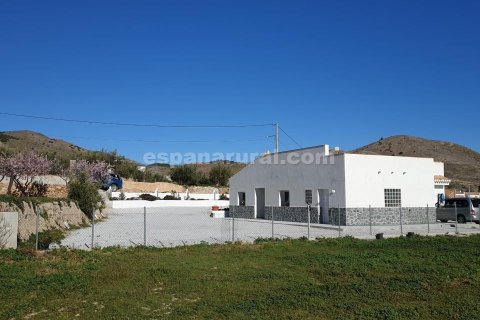 Villa till salu Oria, Almeria, Spanien 3 sovrum, 2391 kvm. Nr. 137638 - foto 1