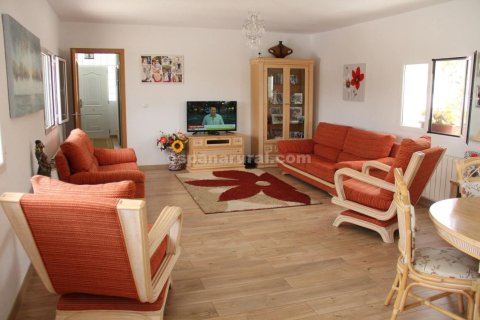 Villa till salu Oria, Almeria, Spanien 3 sovrum, 2391 kvm. Nr. 137638 - foto 3