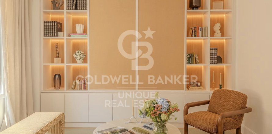Apartment à Madrid, Espagne 3 chambres, 170 m2 No. 178608